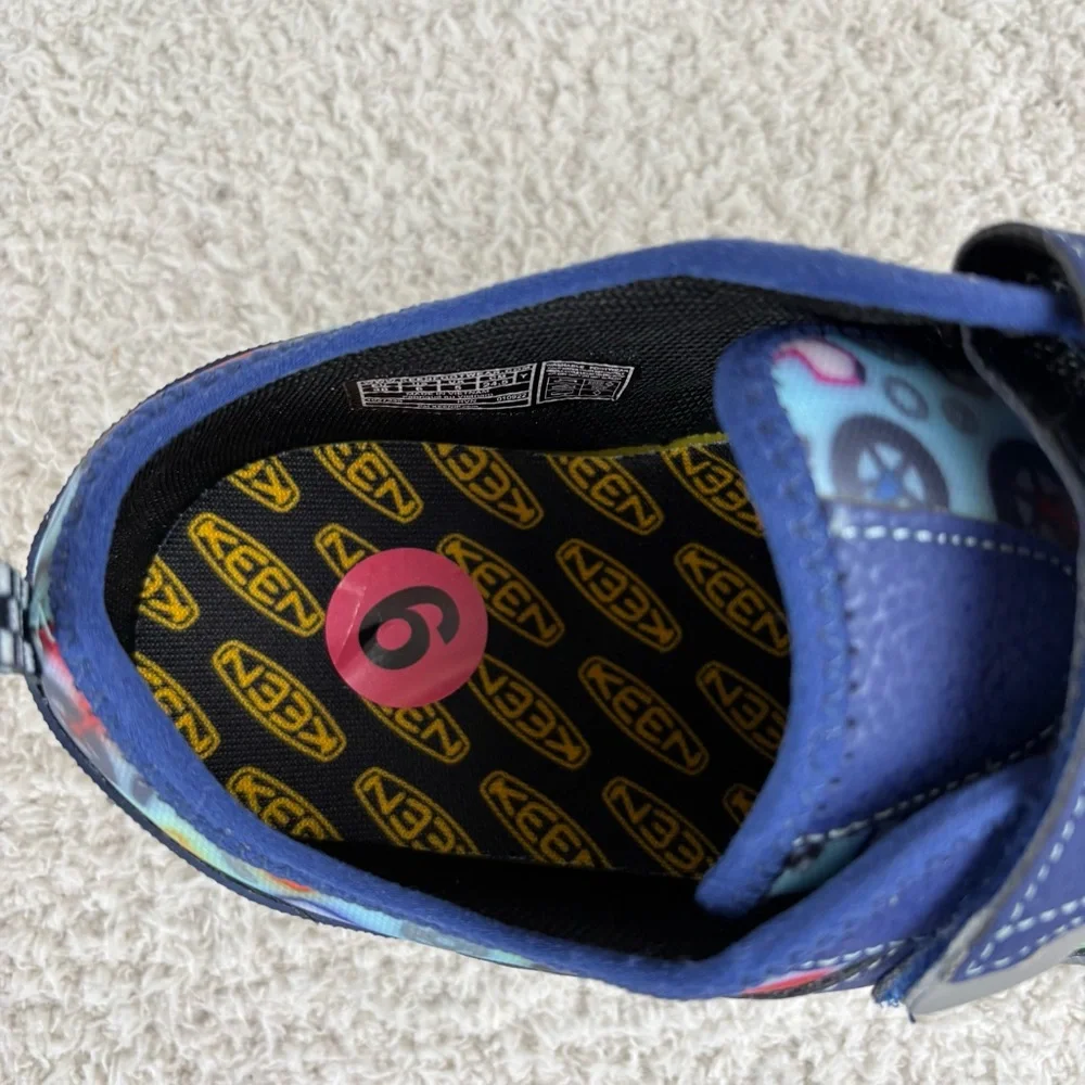 Keen Shoes Boys 6 Blue Speed Hound‎ Non Marking Treaded Hook Loop Bicycle Sports
